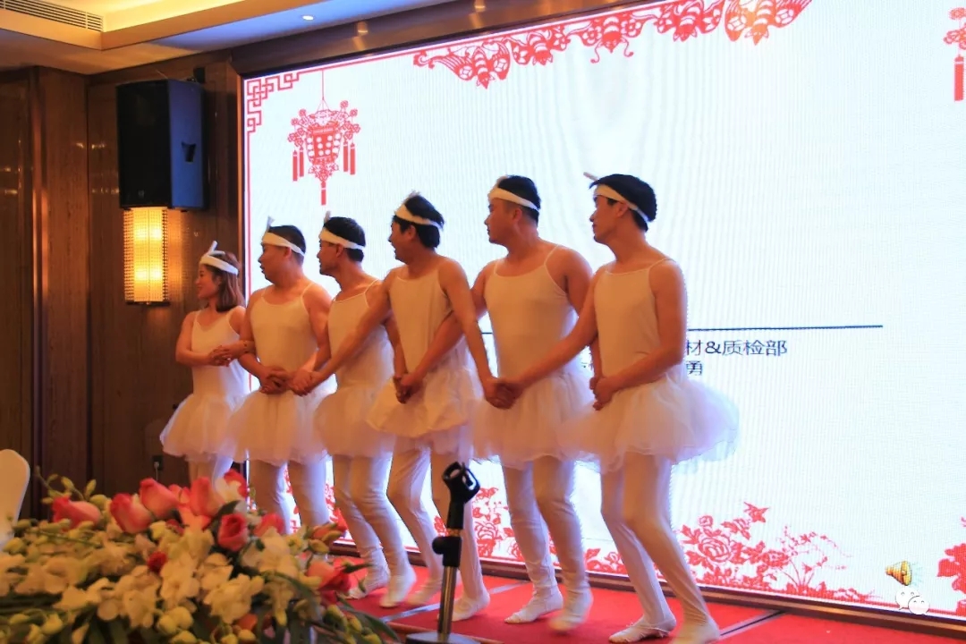 “創(chuàng)新致遠(yuǎn)、聚力前行”---昆山市德信致遠(yuǎn)環(huán)境科技有限公司2017年度晚會(huì)圓滿落幕