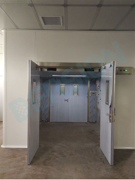 氣動(dòng)平開(kāi)門(mén)風(fēng)淋室介紹 氣動(dòng)平開(kāi)門(mén)風(fēng)淋室介紹